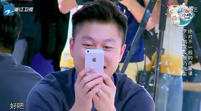 绿色短款衬衣搭白色格子裙，优雅又清纯，这身穿搭合适吗？