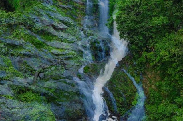 逃离火山口